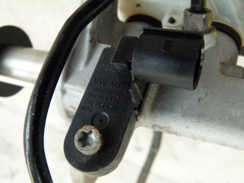 VW UP 2011-2016 BRAKE MASTER CYLINDER WITH FLUID PUMP GENUINE 32668744