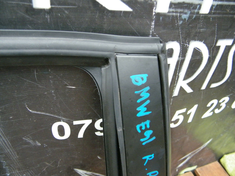 BMW E91 3 SERIES 2009-11 FRAME WINDOW SEALANT RUBBER COVER REAR DOOR RIGHT SIDE