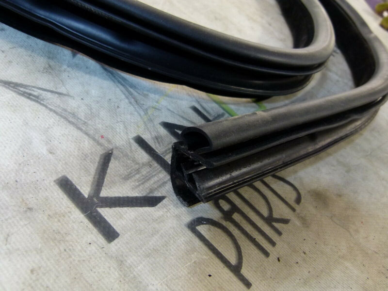 JAGUAR XJ X351 2010-2019 REAR DOOR SEAL RIGHT DRIVER SIDE AW93-F20708