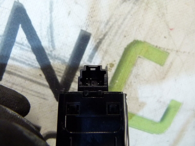 RENAULT CAPTUR 2020-ON REAR RIGHT WAINDOW CONTROL SWITCH P254013877R