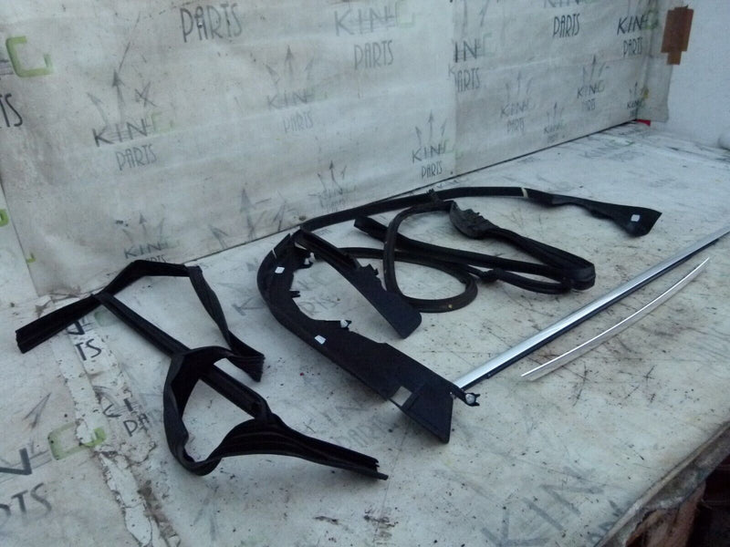 JAGUAR XJ 351 2009-15 REAR LEFT WINDOW SEALS AND TRIMS GENUINE AW93F25561A