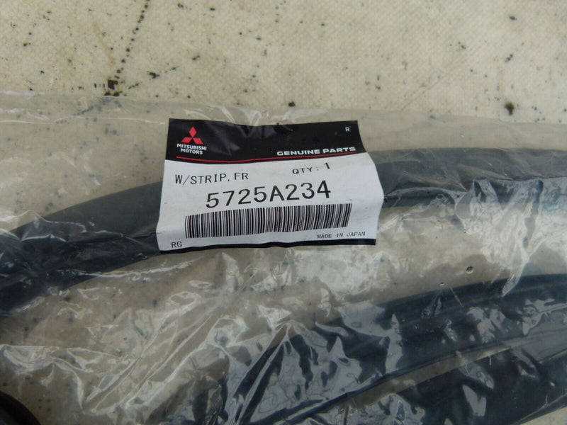 MITSUBISHI ASX 2010-12 FRONT RIGHT DOOR WEATHER STRIP GENUINE 5725A234