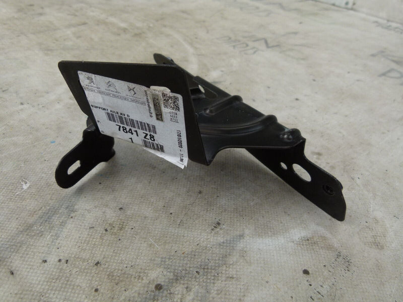 CITROEN C3 MK2 2009-13 FRONT RIGHT WING BRACKET HOLDER GENUINE 77269302