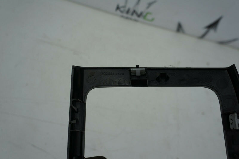 VW PASSAT B6 3C 2005-2010 RADIO STEREO CD PLAYER TRIM SURROUND 3C0858069M