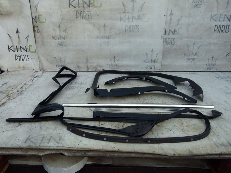 JAGUAR XJ 351 2009-15 REAR RIGHT WINDOW SEALS AND TRIMS GENUINE EW9325684A