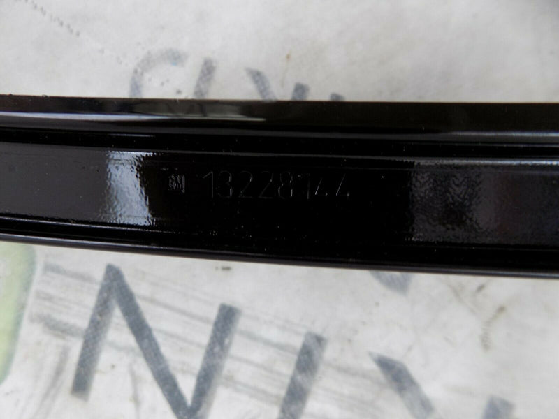 VAUXHALL INSIGNIA A 2008-2016 - FRONT RIGHT SIDE WINDOW MOULDING TRIM 13228144