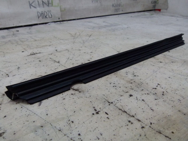 MERCEDES C W204 2007-2011 REAR RIGHT WINDOW RUBBER TRIM GENUINE A2047354565 W204