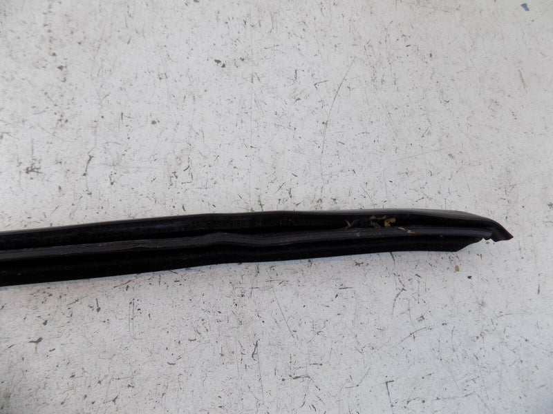 RENAULT CLIO III 2005-12 RIGHT FRONT GLASS COVER SCREEN FILL 8200426703 (S25-13)