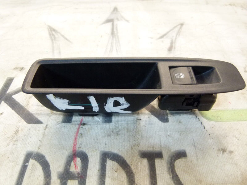 RENAULT CAPTUR 2020-ON REAR RIGHT DOOR WINDOW STERING PANEL 829509794R