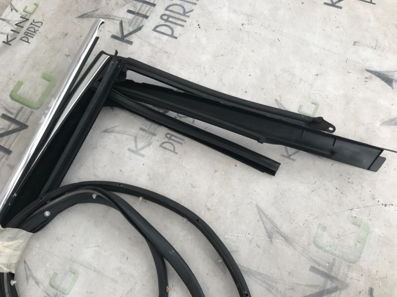 VAUXHALL INSIGNIA A 08-16 SET REAR WINDOW RIGHT SIDE FRAME, RUBBER, TRIM COVER