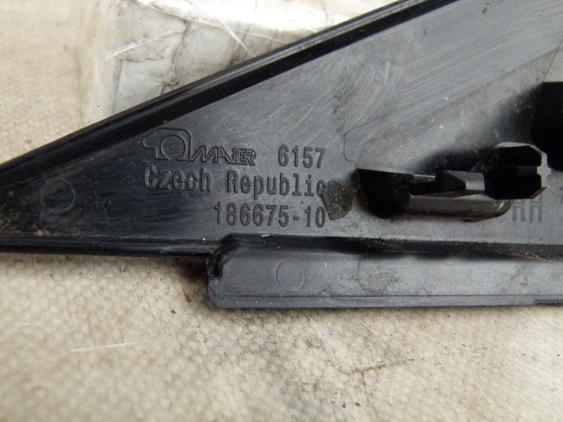 MINI COUNTRYMAN F60 2017-ON FRONT LEFT DOOR TRIM CORNER GENUINE 18667510