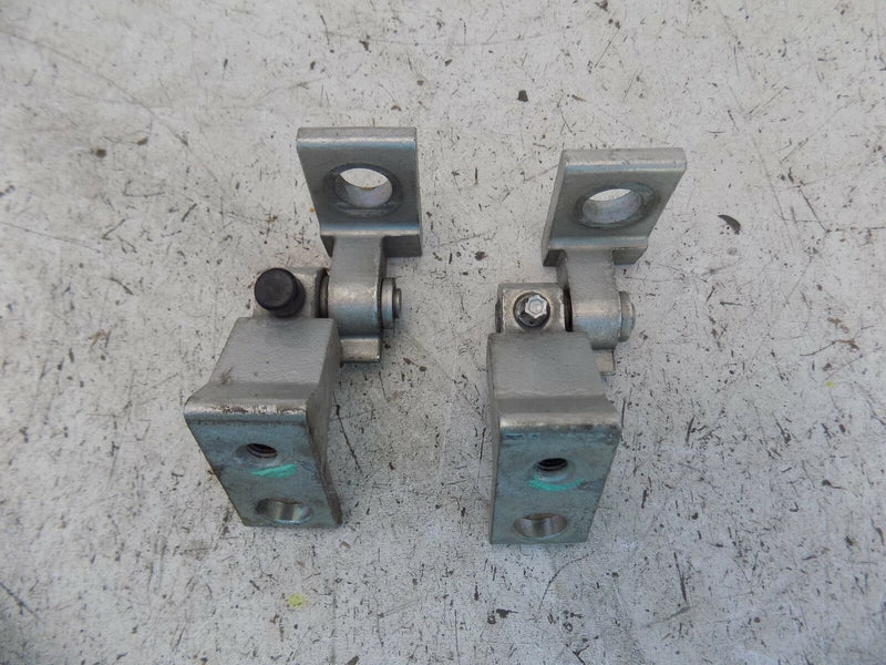 SEAT ALHAMBRA 2010-2015 FRONT DOOR HINGES SET PASSENGER NEAR SIDE 7N0831401