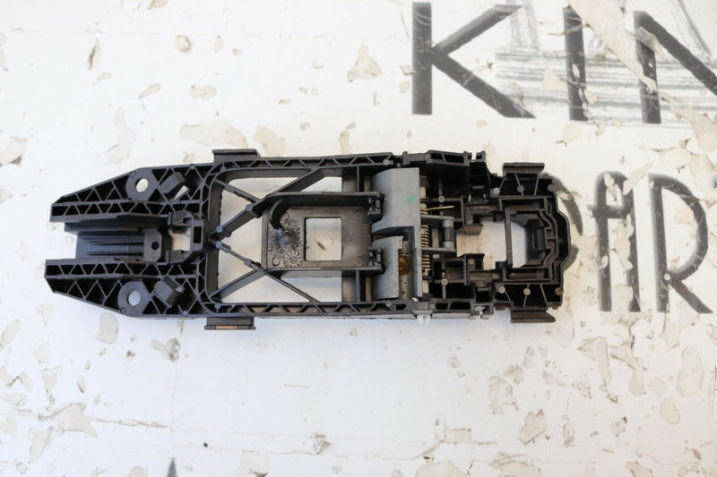 AUDI A3 (8V) 2012-2016 S-LINE 5DR LEFT FRONT DOOR HANDLE BRACKET 5N0839885H