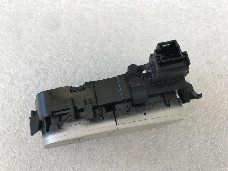 MERCEDES GLC AMG X253 16-23 RIGHT SIDE FRONT DOOR SEAT HEATED SWITCH A2139057502