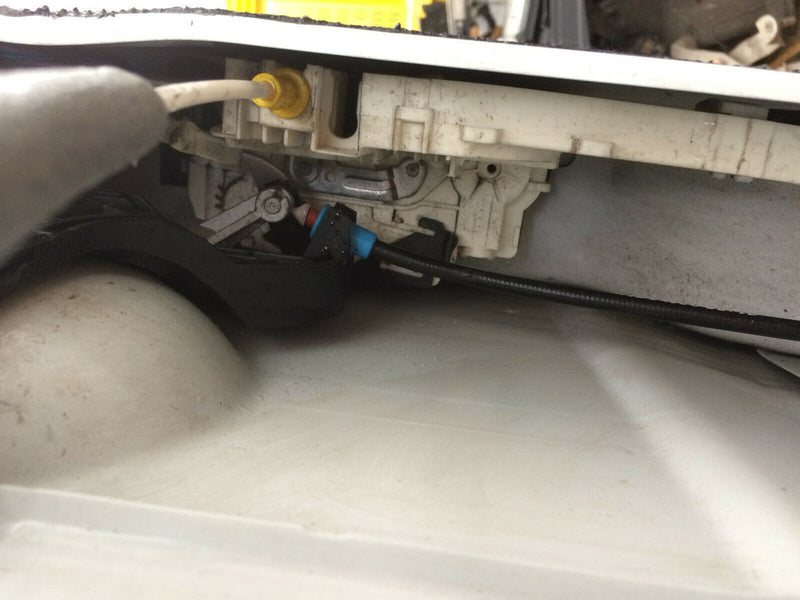 MERCEDES SPRINTER 906 06-18 DRIVER SIDE FRONT DOOR PANEL & LOCK MECHANISM