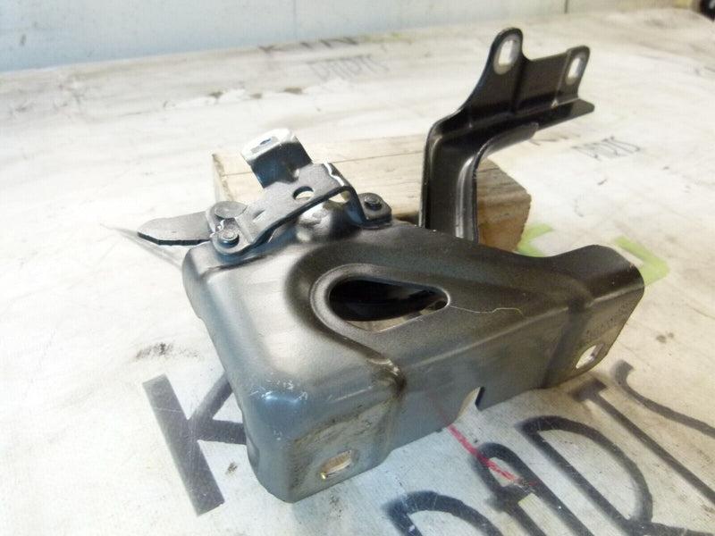 RENAULT CAPTUR 2020-ON FRONT LEFT HOOD HINGE BRACKET 654017021R