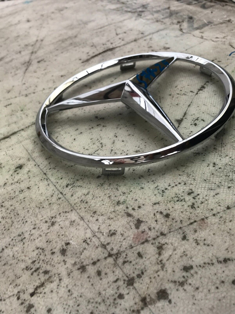 MERCEDES BENZ FRONT LOGO GRILLE A0008173200