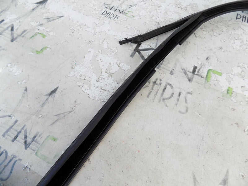 MINI COUNTRYMAN F60 2017-ON FRONT LEFT DOOR RUBBER SEAL 7390093 *1