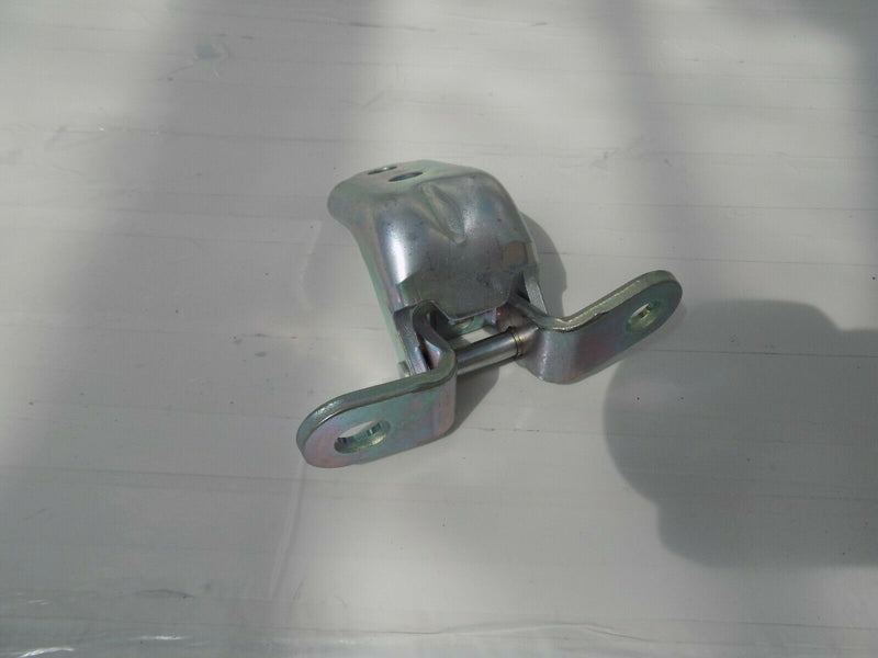 KIA SOUL 2009-2011 FRONT RIGHT DOOR UPPER HINGE 79320 2K000 /S20-40