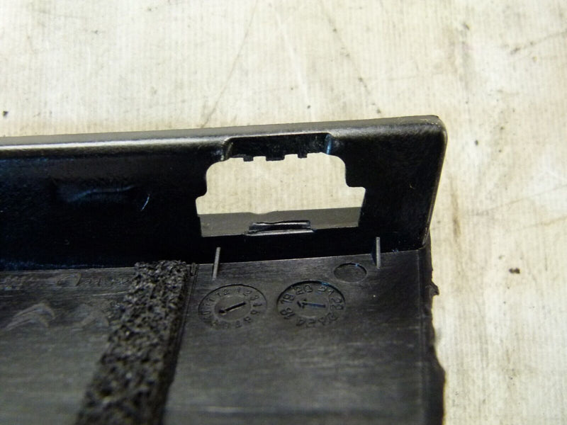 PEUGEOT 308 SW ESTATE 2017-21 FRONT LEFT DOOR TRIM MOLDING 9678187080