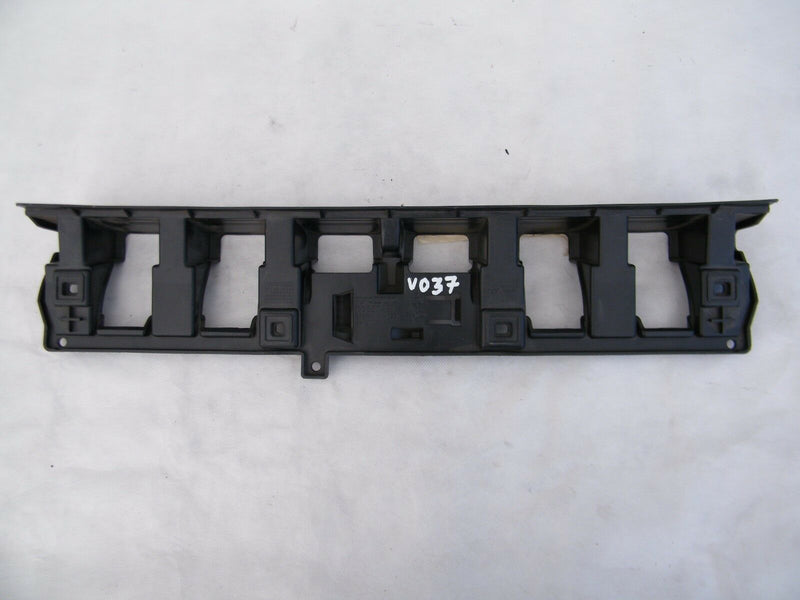 VOLVO C30 2007-12 REAR BUMPER CENTER BRACKET 30657221 (V037)