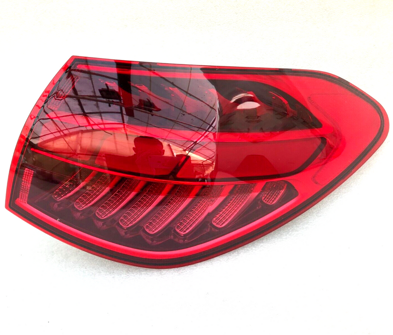 MERCEDES W206 ESTATE 2021-ON *10 PIN REAR FENDER LIGHT RIGHT SIDE A2069060401