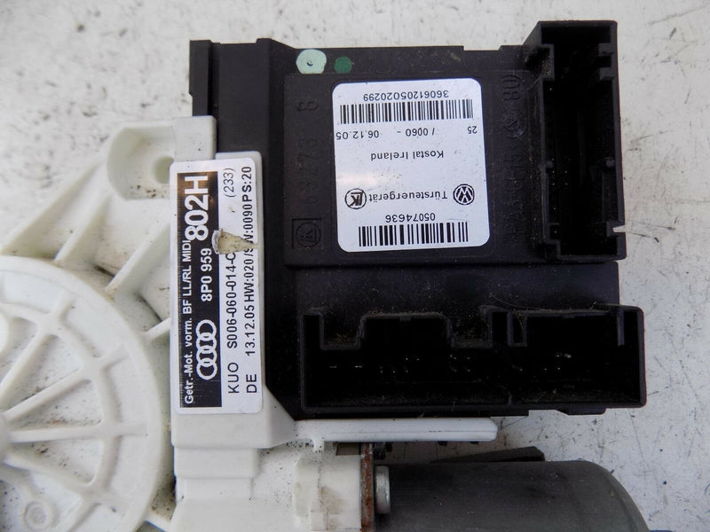 AUDI A3 8AP 2004-2007 FRONT LEFT WINDOW MOTOR 8P0959802H (S11-26)