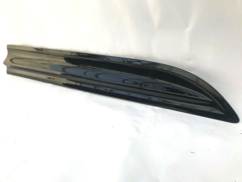 PORSCHE MACAN S T GTS 2022  FRONT DOOR PANEL TRIM MOULDING RIGHT SIDE 95B837890