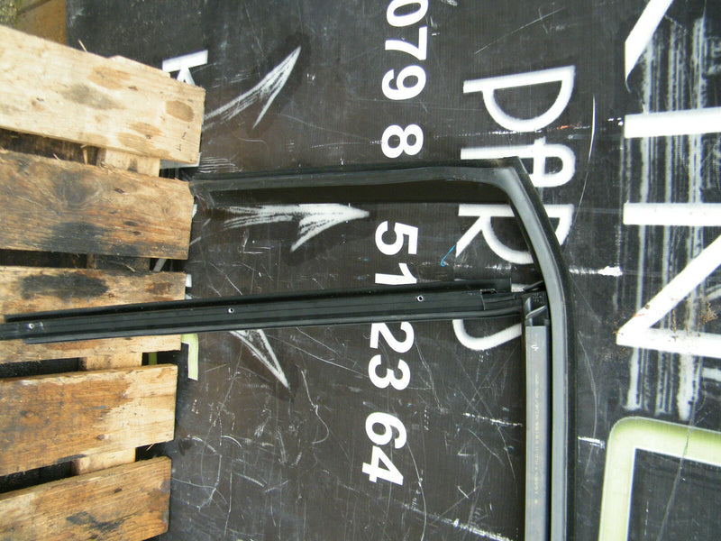 BMW E91 3 SERIES 2009-11 FRAME WINDOW SEALANT RUBBER COVER REAR DOOR LEFT SIDE