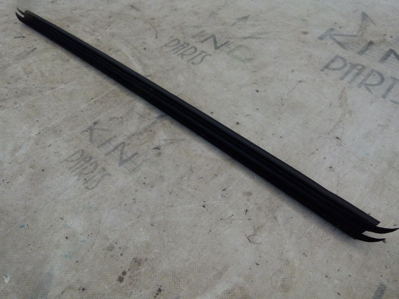 BMW 1 F20 LCI 2015-17 FRONT LEFT WINDOW SEALING GENUINE 5133 7240859