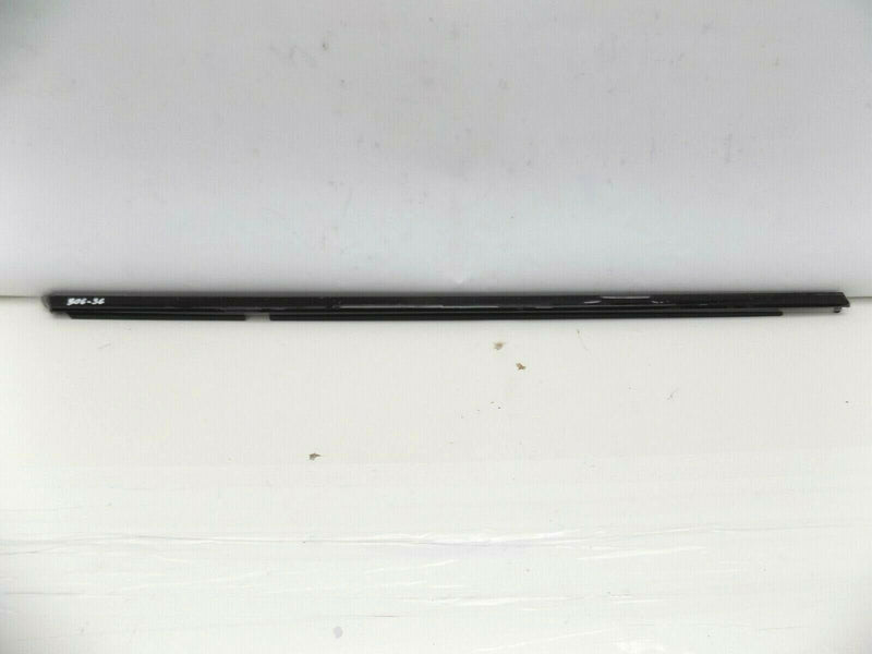 PORSCHE MACAN 2014-ON FRONT RIGHT DOOR WEATHERSTRIP TRIM *NEW 95B837476D /B06-36