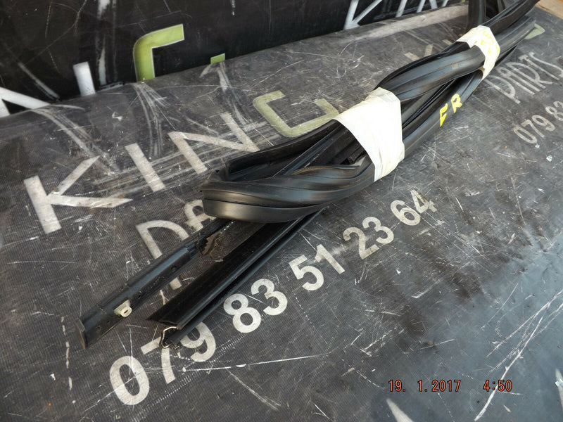 VAUXHALL CORSA D MK3 2006-2014 WINDOW DOOR RUBBER SEAL FRONT DOOR RIGHT SIDE O/S