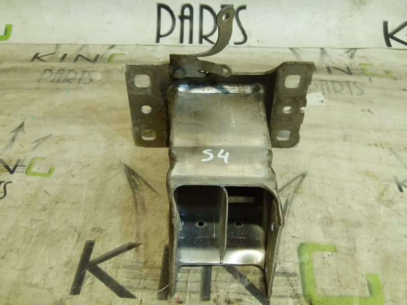 AUDI A4 S4 8W B9 2016-ON FRONT PASSENGER SIDE REINFORCER BRACKET 8W6807133