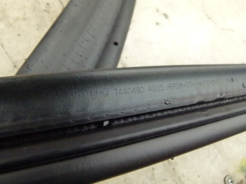 BMW 2 F45 ACTIVE TOURER 2014-2018 TAILGATE SEALING GENUINE 7440480