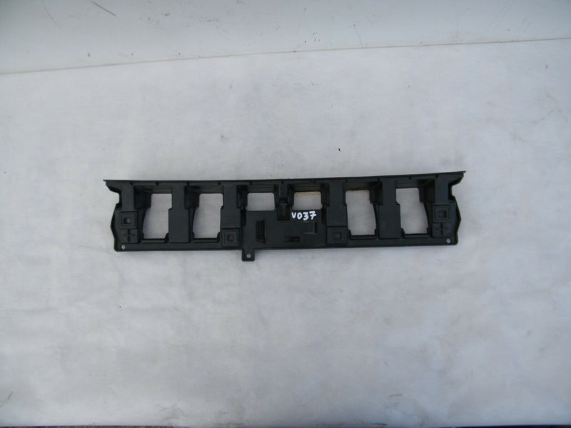 VOLVO C30 2007-12 REAR BUMPER CENTER BRACKET 30657221 (V037)