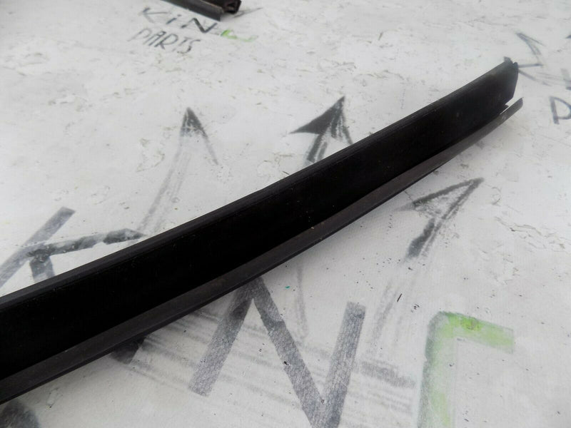 BMW 5 SERIES F10 F11  LEFT (NEARSIDE) FRONT RUBBER SEAL (GLASS) GENUINE 7182273