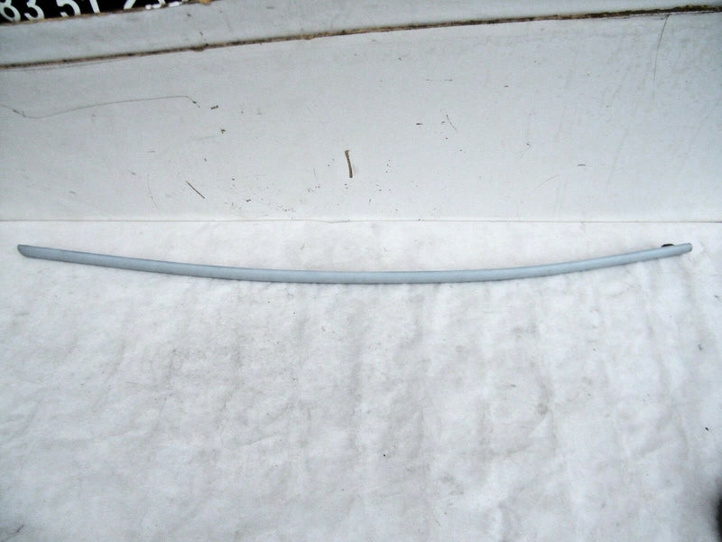 VW GOLF IV 1997-2003 FRONT LEFT DOOR MOULDING TRIM STRIP 1J3853515 GRU (VW82)