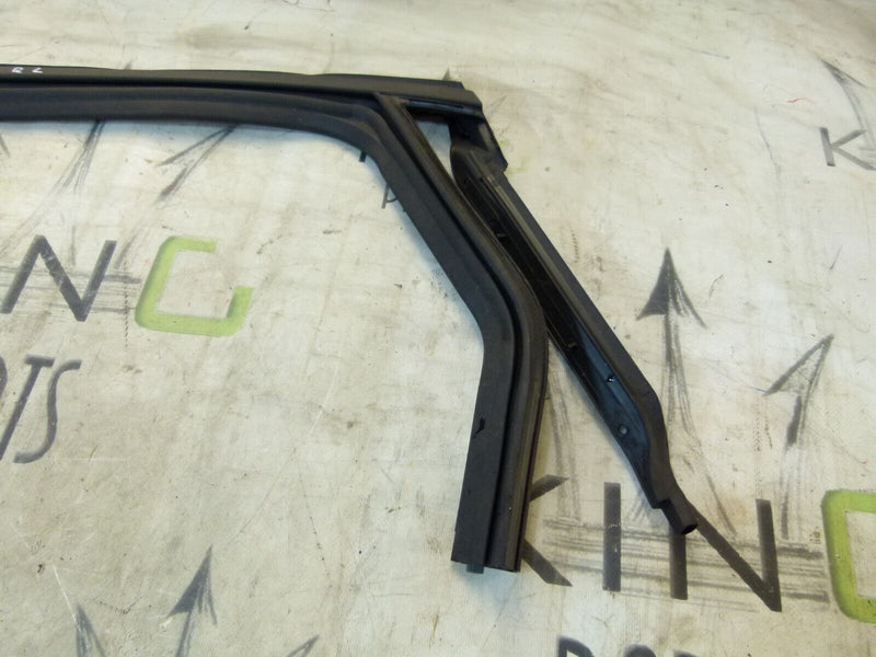 RENAULT CAPTUR 2020-ON REAR LEFT DOOR RUBBER SEAL 823313977R