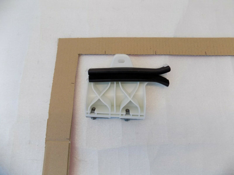 PEUGEOT 208 2012-2019 FRONT RIGHT DOOR WINDOW GUIDE 9673361080 /S07-67