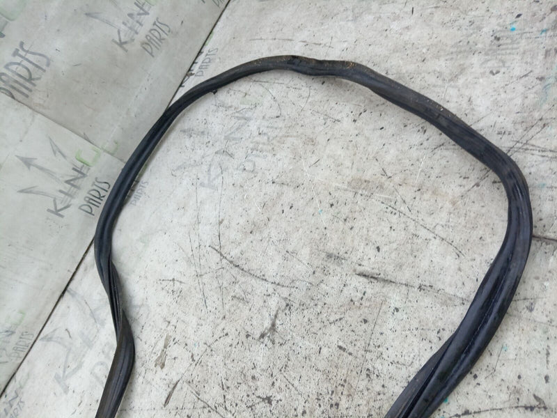 MERCEDES C CLASS W205 2016-2021 BOOT LID RUBBER SEAL #