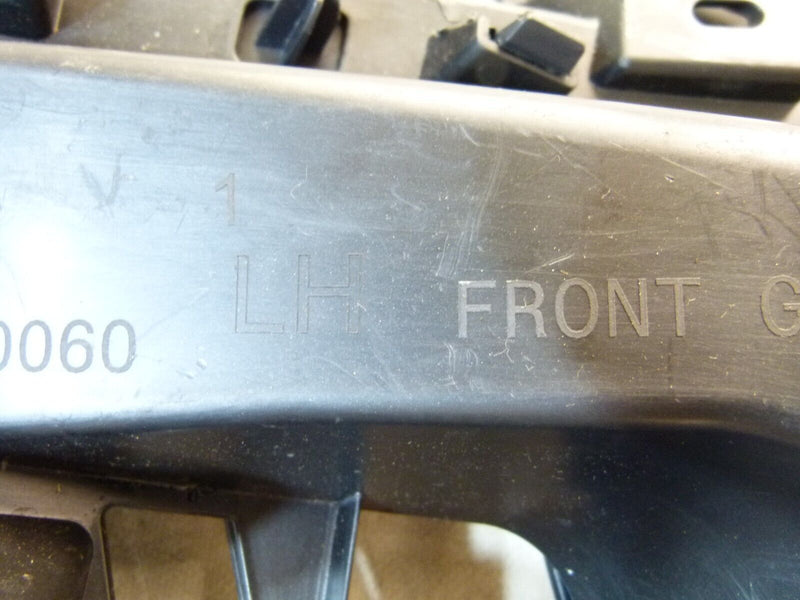 RENAULT CAPTUR 2020-ON FRONT LEFT GRILLE HOLDING BRACKET 628113210R