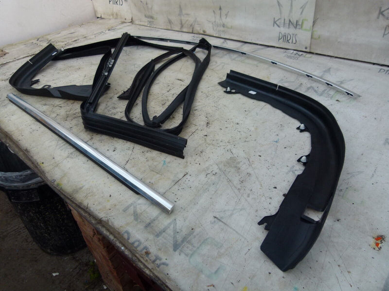 JAGUAR XJ 351 2009-15 FRONT RIGHT DOOR SEALS AND TRIMS GENUINE AW93208B12A