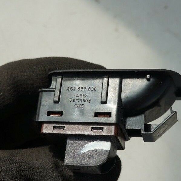 AUDI A6 (C7/4G) 2012-ON REAR TAILGATE BOOT LID OPENING RELEASE SWITCH 4G2959830