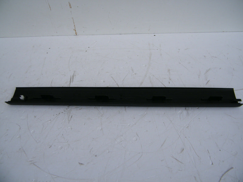 MERCEDES W212 E 2010-15 FRONT RAIL PAVEMEN LEFT SIDE TRIM PANEL N/S A2126860136