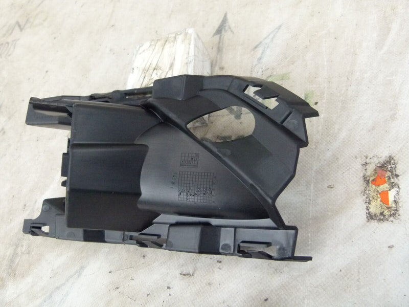 VOLVO XC40 2018-22 FRONT BUMPER RIGHT MOUNT BRACKET GENUINE 31407961