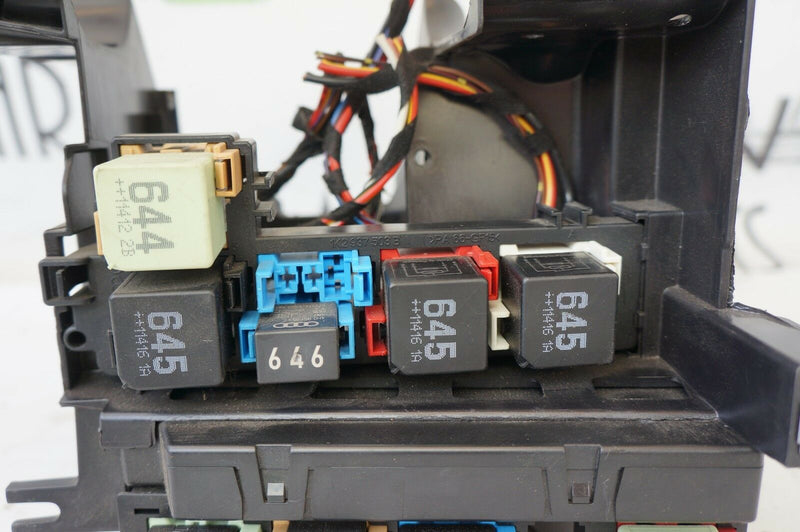 VW GOLF VI MK6 AUDI A3 2008-2012 UNDER BONNET FUSE BOX WITH BRACKET 1K0937084F