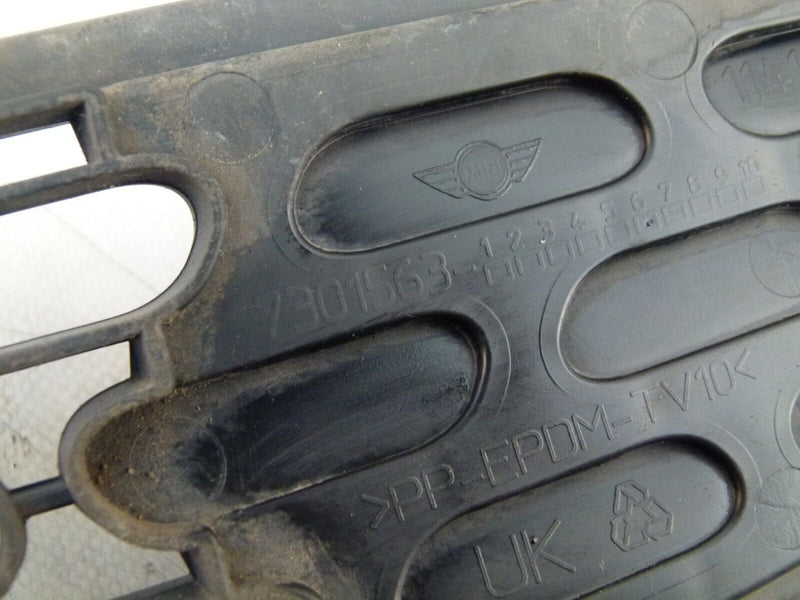 MINI COOPER F56 2014-18 FRONT BUMPER LOWER GRILLE GENUINE 7301563