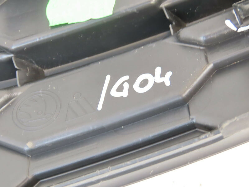 SKODA OCTAVIA 2020-ON FRONT BUMPER LEFT FOG LIGHT GRILL SURROUND