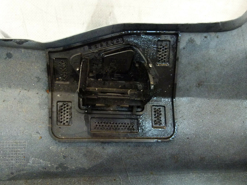 AUDI A1 2010-14 S-LINE FRONT BUMPER END CORNER LEFT SIDE WASH JET HOLE GENUINE