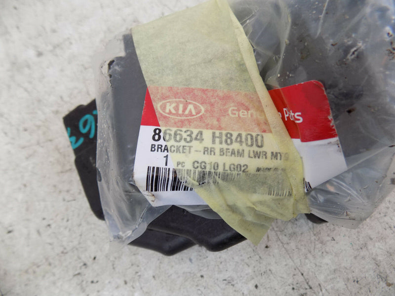 KIA MOBIS SUPPORT BRACKET REAR BUMPER REINFORCER 86631-H8410